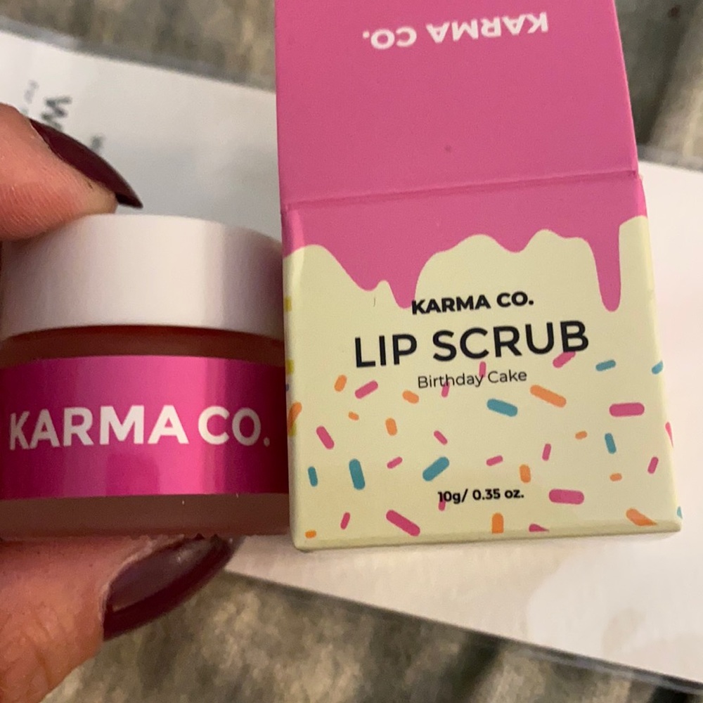 Karma co lip scrub